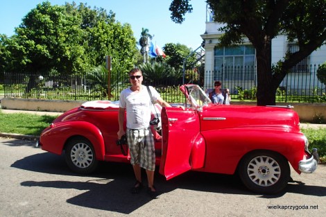 Na głosowanie do Ambasady podjechaliśmy biało-czerwonymi kabrioletami , a co!!!